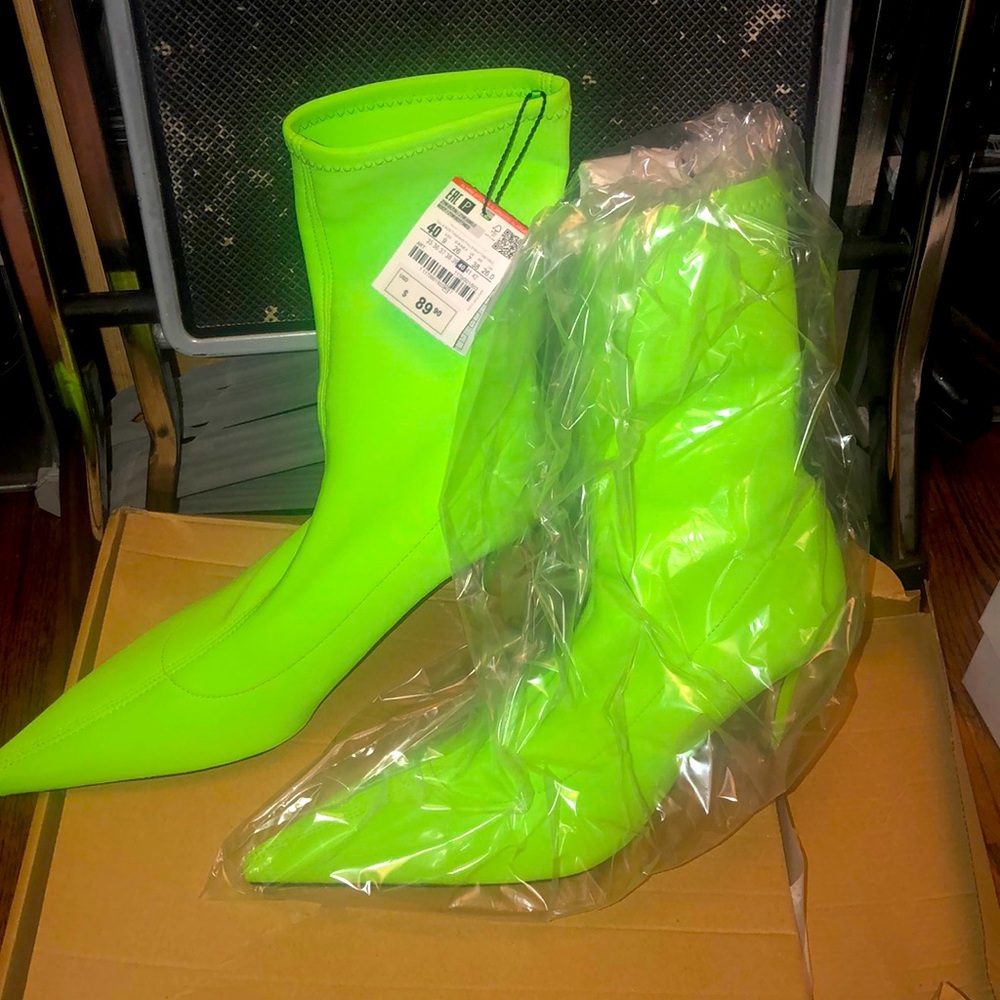 Brand new Zara bright green bootie